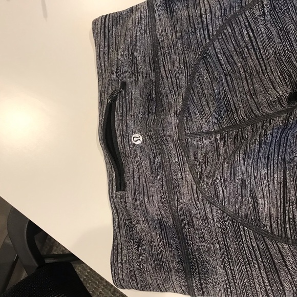 Lululemon Leggings | Gray | 5 Pockets | Size 6 | EUC - Picture 9 of 10